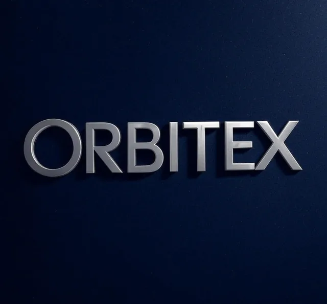 Le logo Orbitex : des lettres argentées sur un fond bleu nuit.